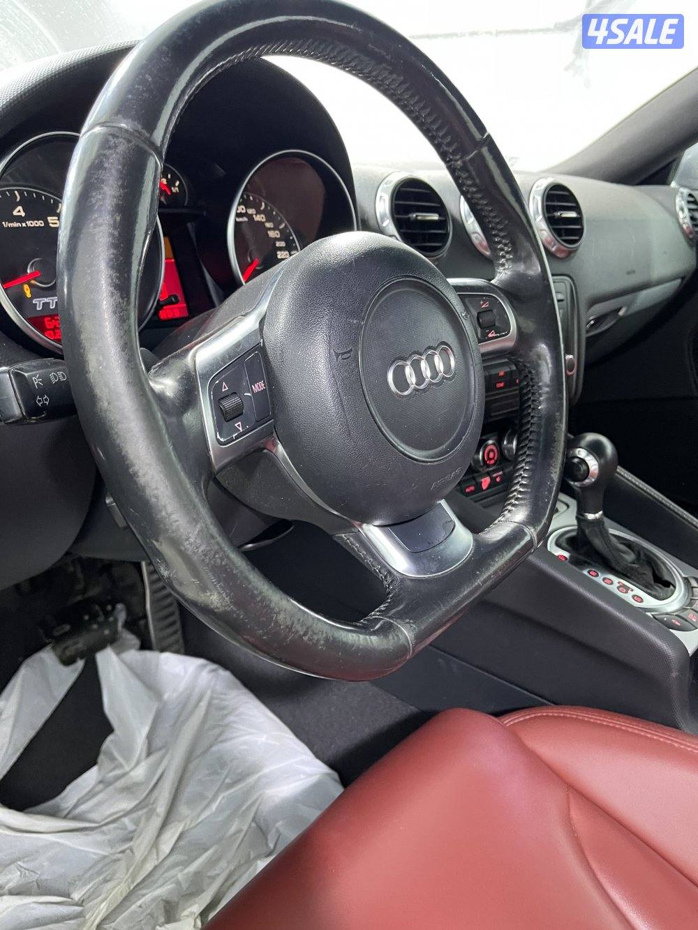 للبيع بحاله ممتازه داخليه احمر12