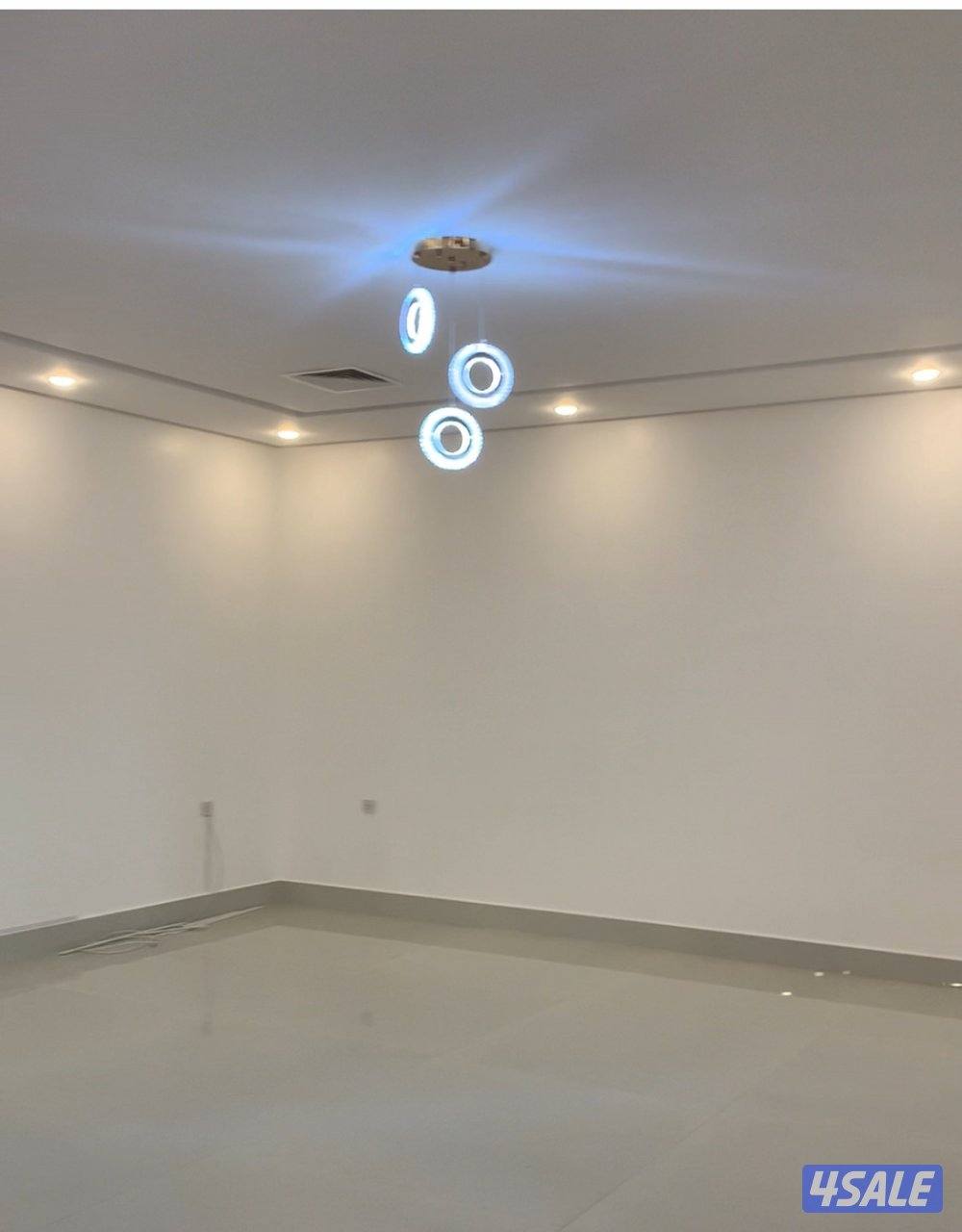 للإيجار دور ارضي مساحات كبيره مدخلين0