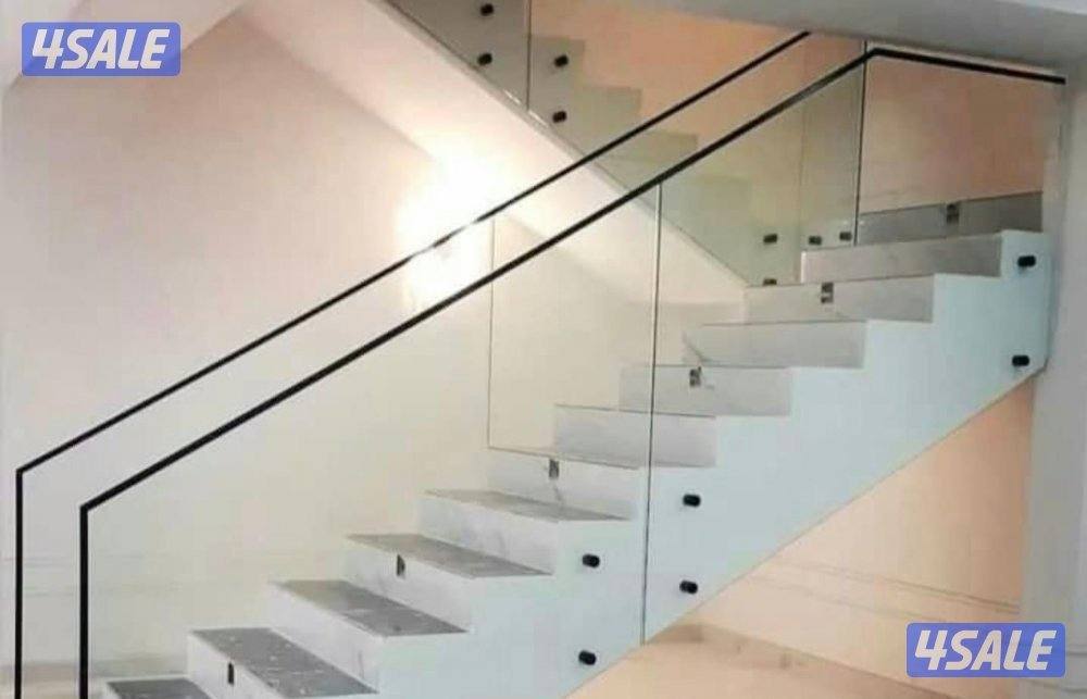 نشتغل جميع انواع الزجاج والسكريات والطاولات والشاورات والتربسين الدرج0