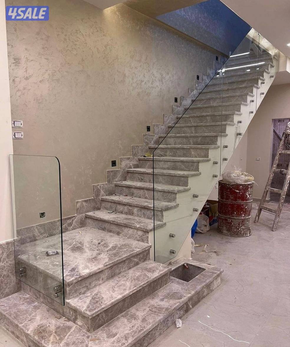 نشتغل جميع انواع الزجاج والسكريات والطاولات والشاورات والتربسين الدرج5