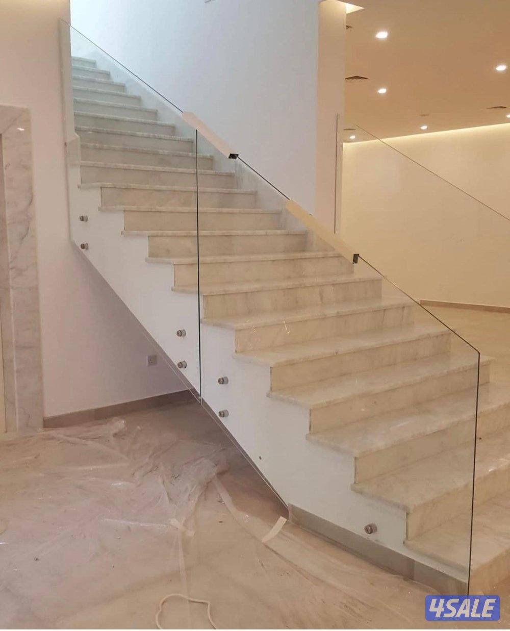 نشتغل جميع انواع الزجاج والسكريات والطاولات والشاورات والتربسين الدرج11