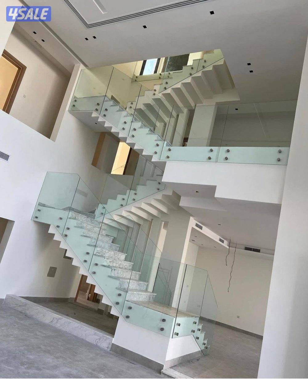 نشتغل جميع انواع الزجاج والسكريات والطاولات والشاورات والتربسين الدرج10