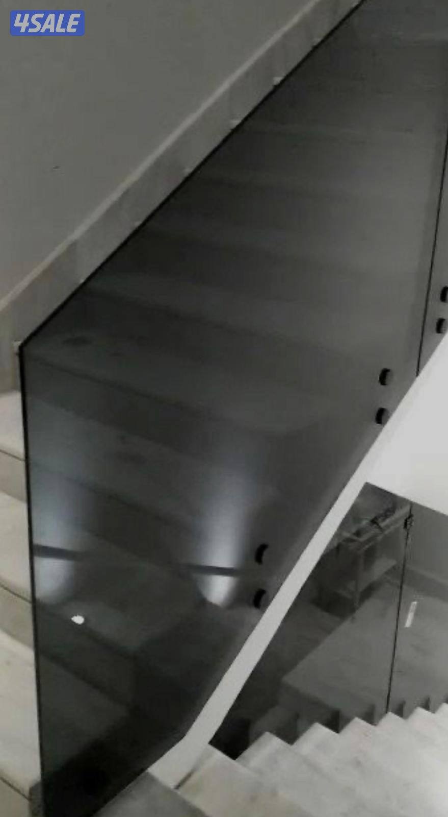 نشتغل جميع انواع الزجاج والسكريات والطاولات والشاورات والتربسين الدرج13