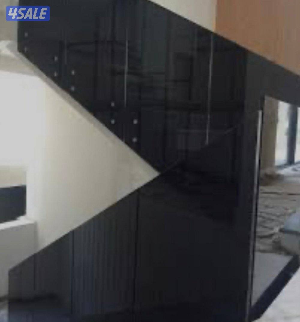 نشتغل جميع انواع الزجاج والسكريات والطاولات والشاورات والتربسين الدرج14