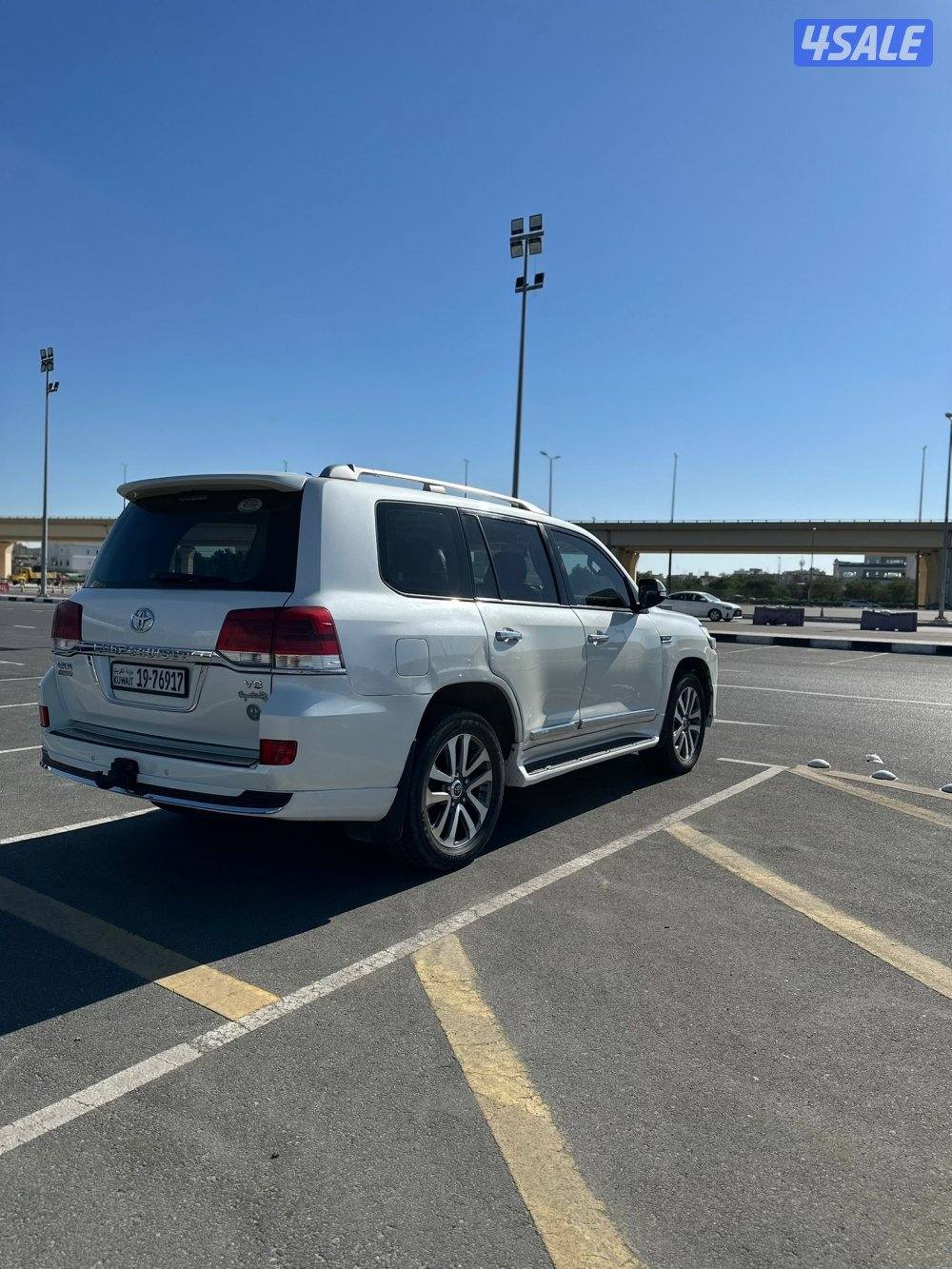 للبيع لاندكروزر قراند تيورنق  20211