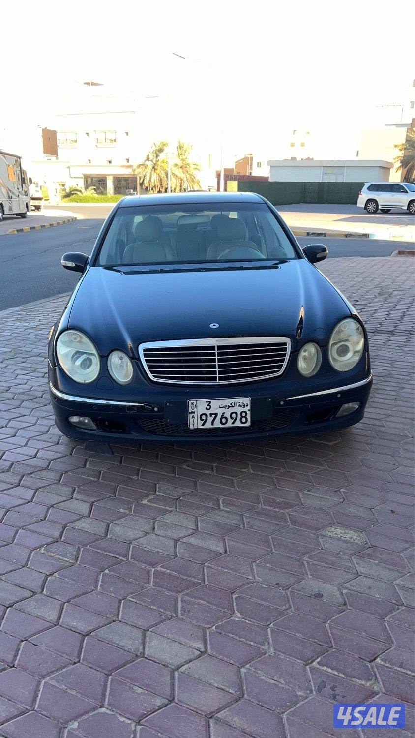 للبيع مرسيدس E240 موديل 2005 اللون كحلي0
