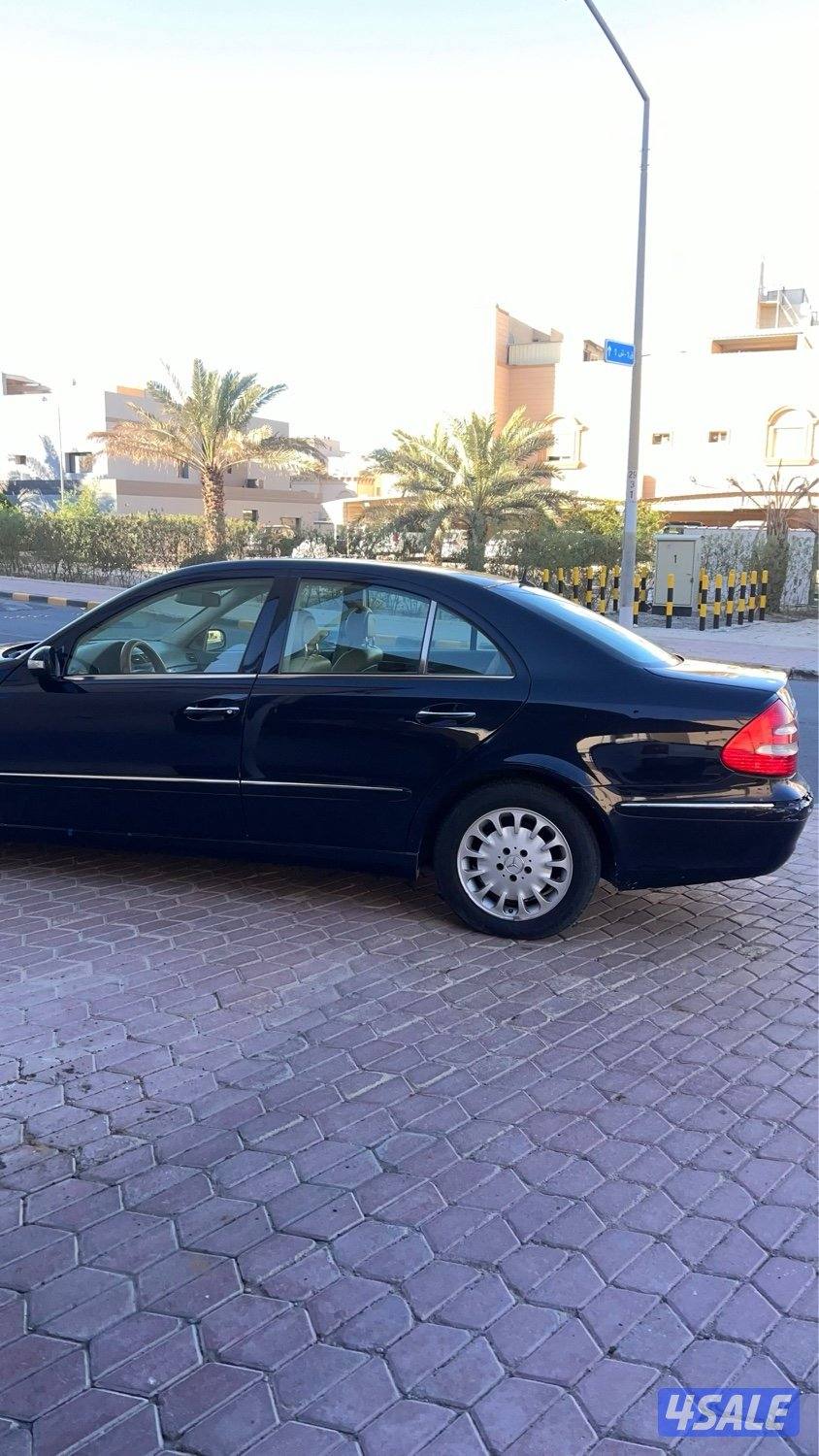 للبيع مرسيدس E240 موديل 2005 اللون كحلي2