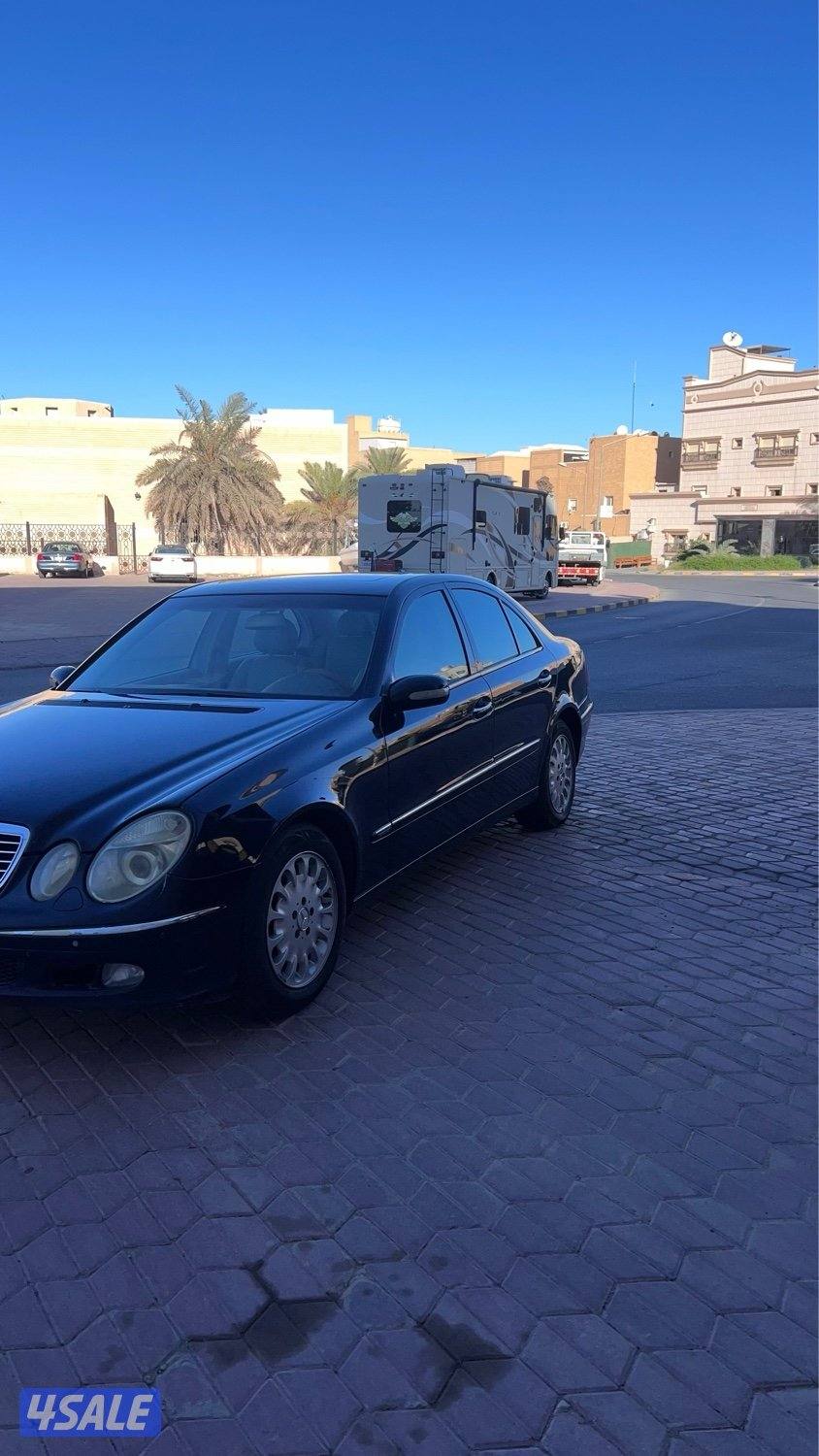 للبيع مرسيدس E240 موديل 2005 اللون كحلي3