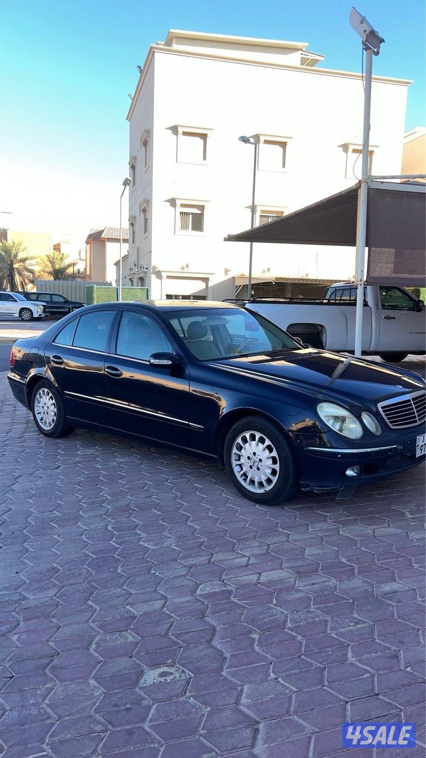 للبيع مرسيدس E240 موديل 2005 اللون كحلي4