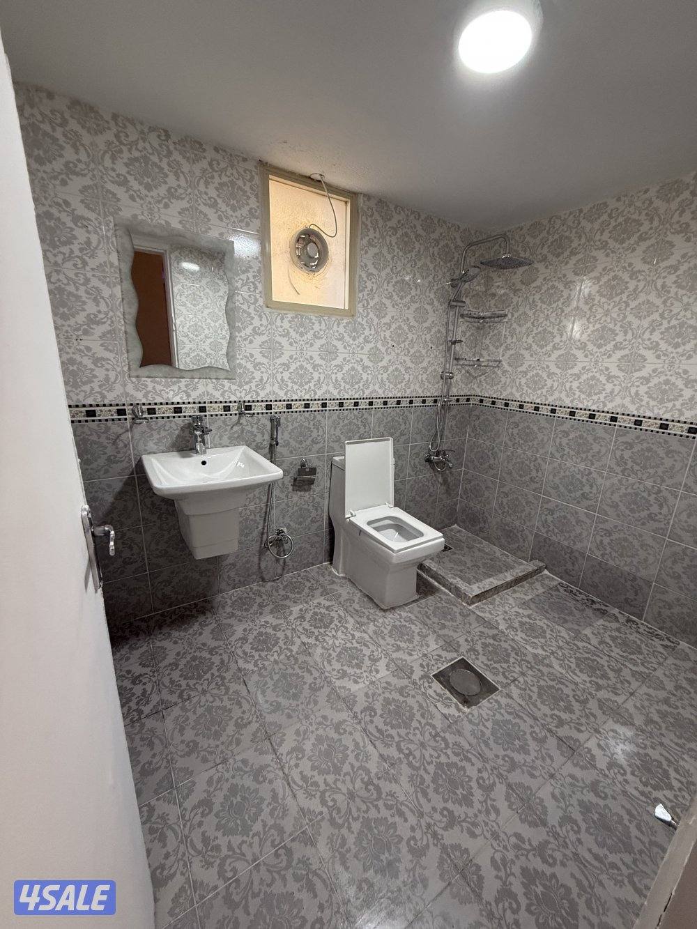 يوجد لدينا شقه خلو الايجار غرفه وصاله ومطبخ وحمام تشطيب سوبر سوبر لوكس9