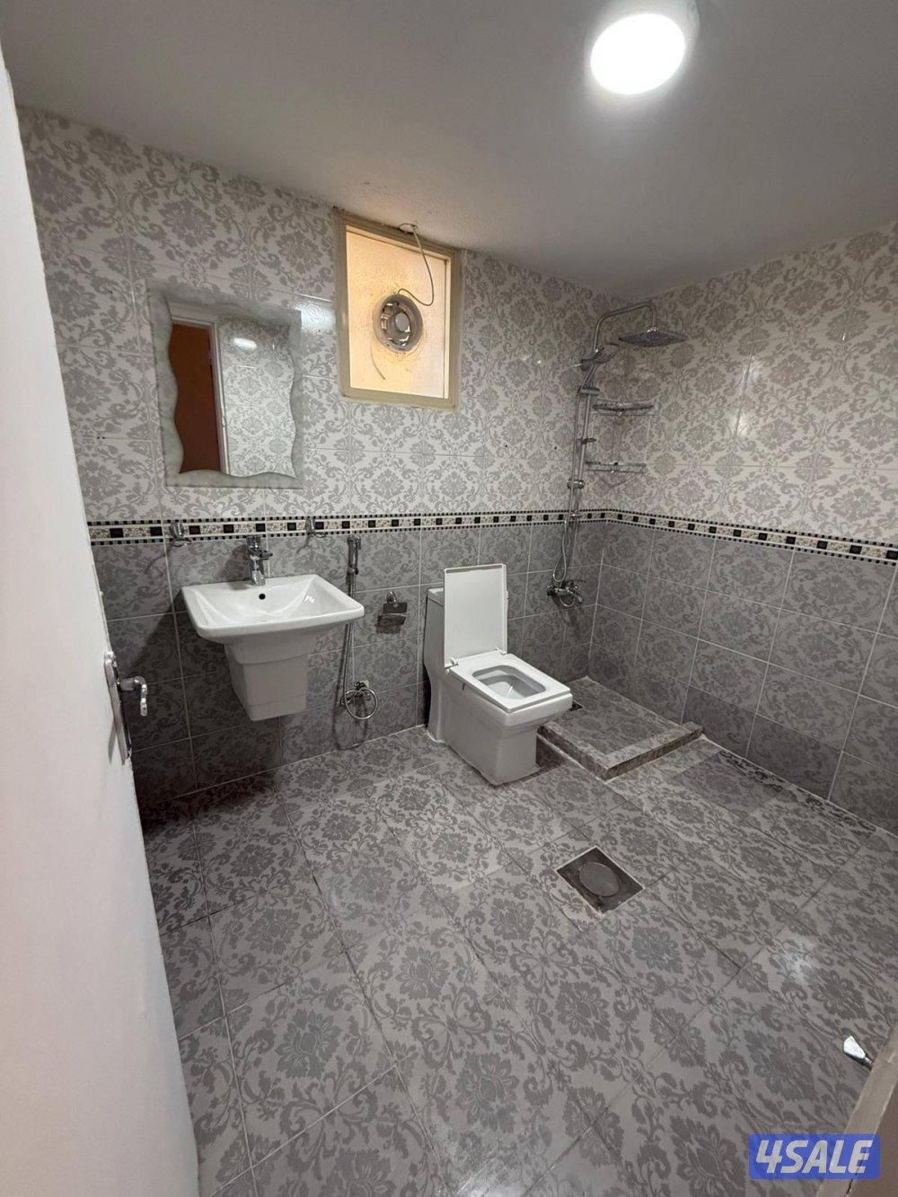 شقق للايجار خلو وفاضي غرفة وصالة ومطبخ وحمام تشطيب سوبر لوكس7