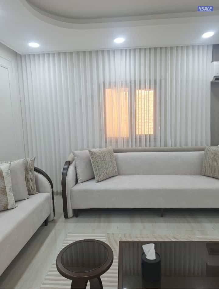 مشغل متخصص في تفصال ستائر2