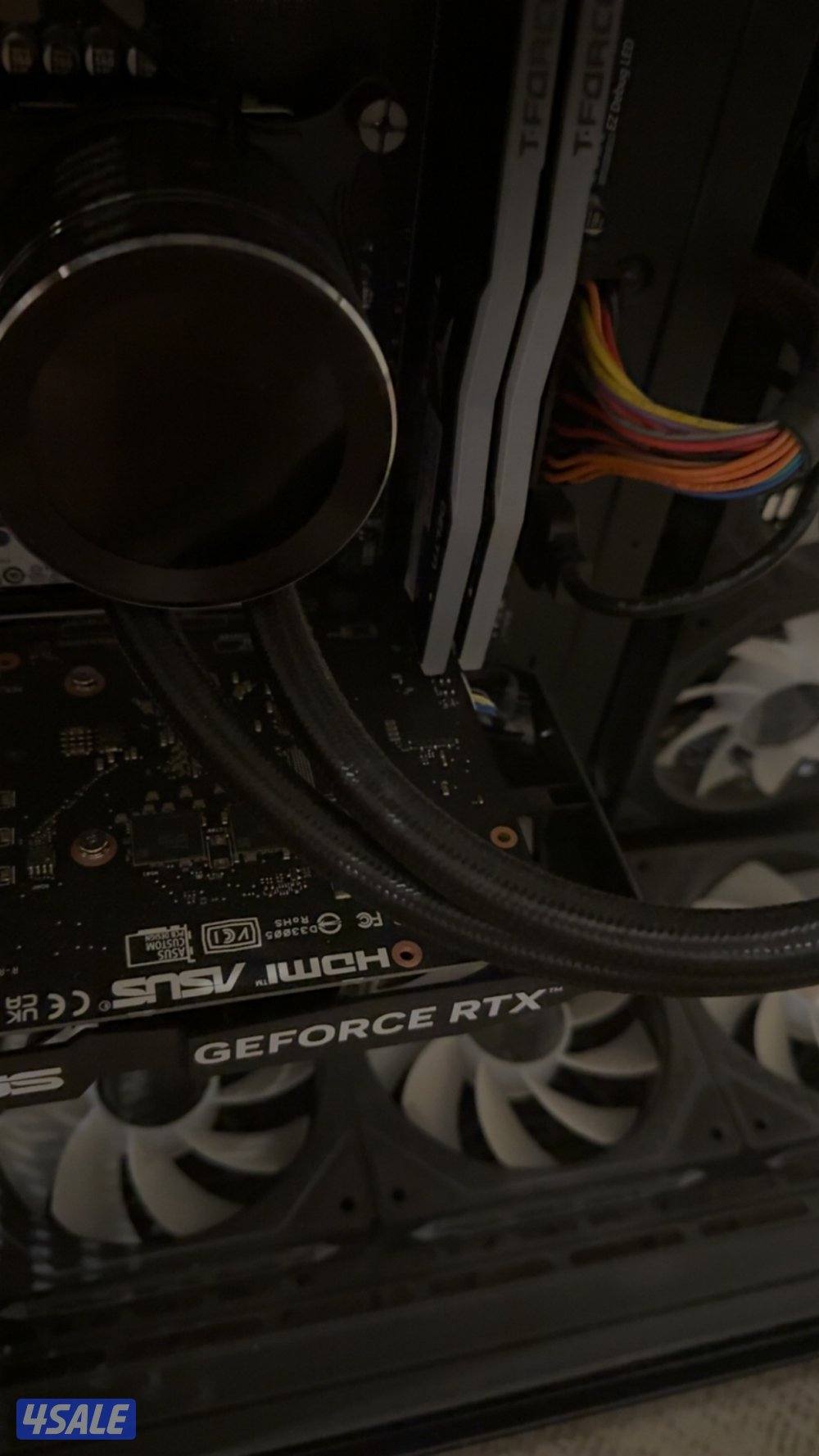 ست اب كامل من بي سي وشاشتين وستاند وماوس وكيبورد وكل شي يخص البيسي4