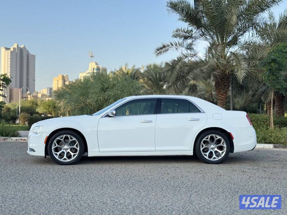 للبيع كرايزلر 300 C موديل 2021 - ماشي 11 ألف فقط5