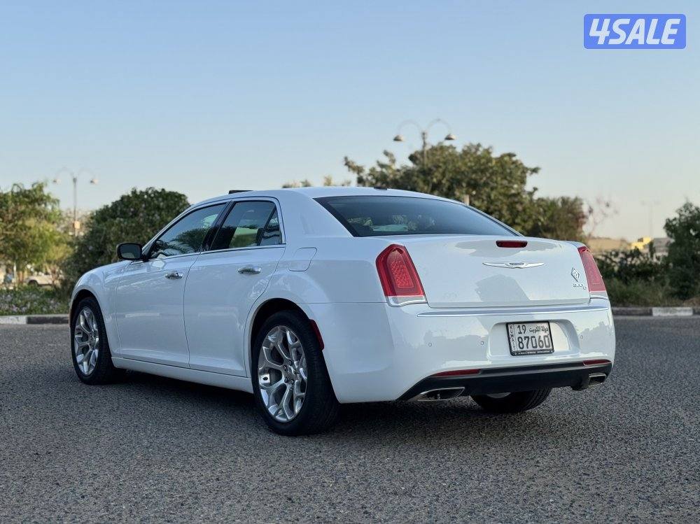 للبيع كرايزلر 300 C موديل 2021 - ماشي 11 ألف فقط6