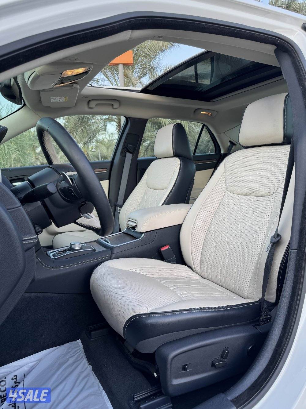 للبيع كرايزلر 300 C موديل 2021 - ماشي 11 ألف فقط7