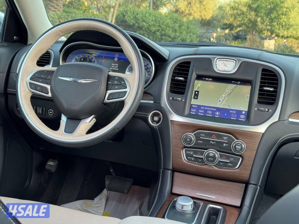 للبيع كرايزلر 300 C موديل 2021 - ماشي 11 ألف فقط8