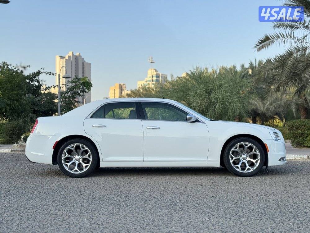 للبيع كرايزلر 300 C موديل 2021 - ماشي 11 ألف فقط9
