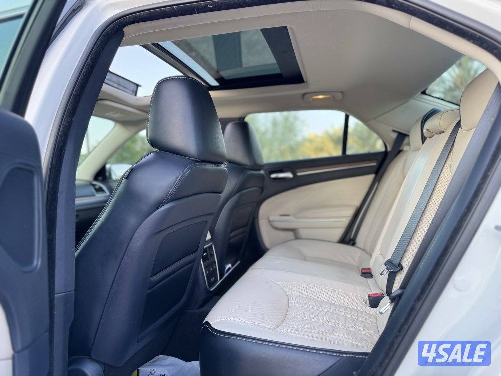 للبيع كرايزلر 300 C موديل 2021 - ماشي 11 ألف فقط12