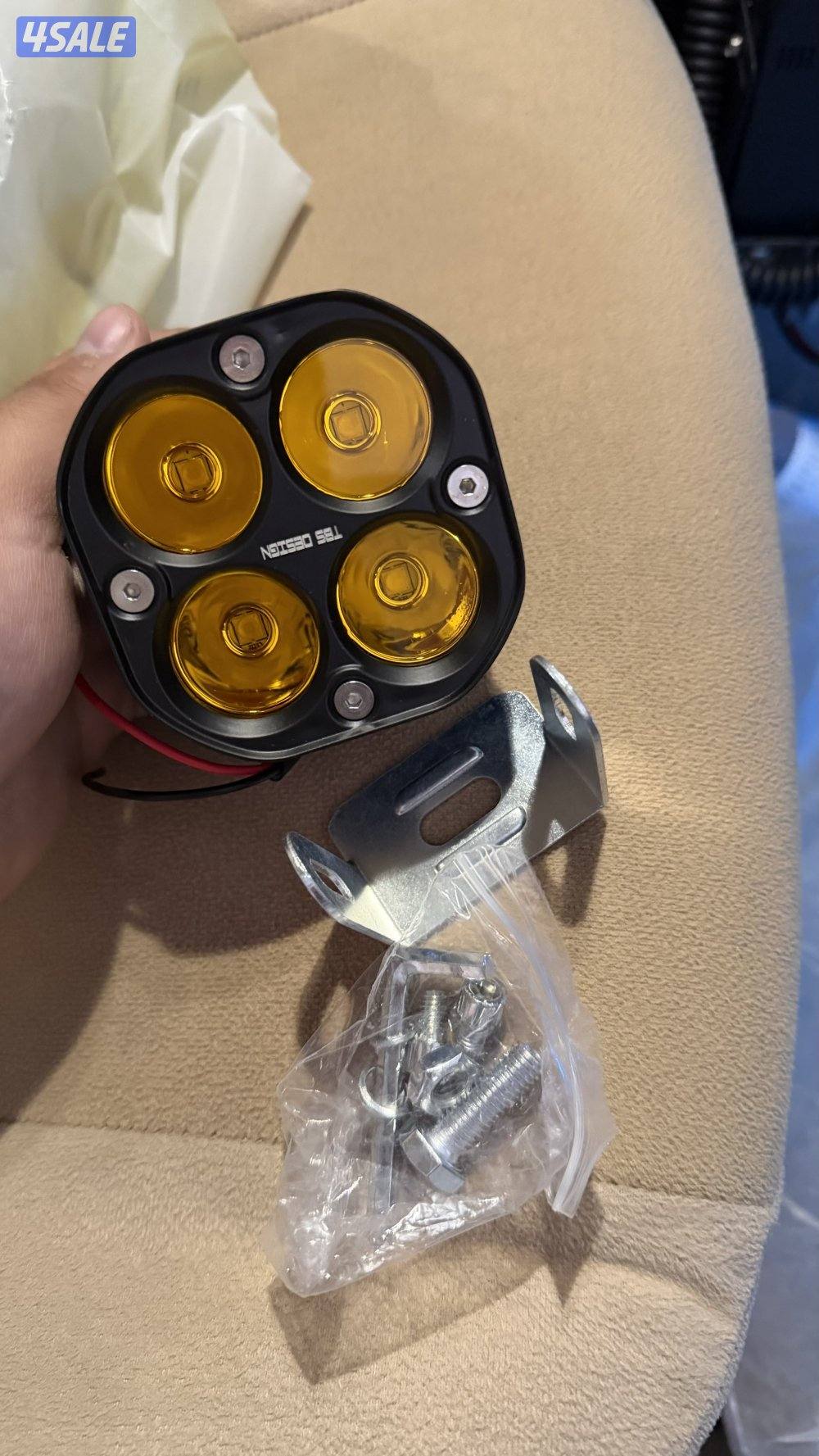 للبيع كشافات جديد بالكرتون وقاعده اريل تم توفير وقواعد كشاف1