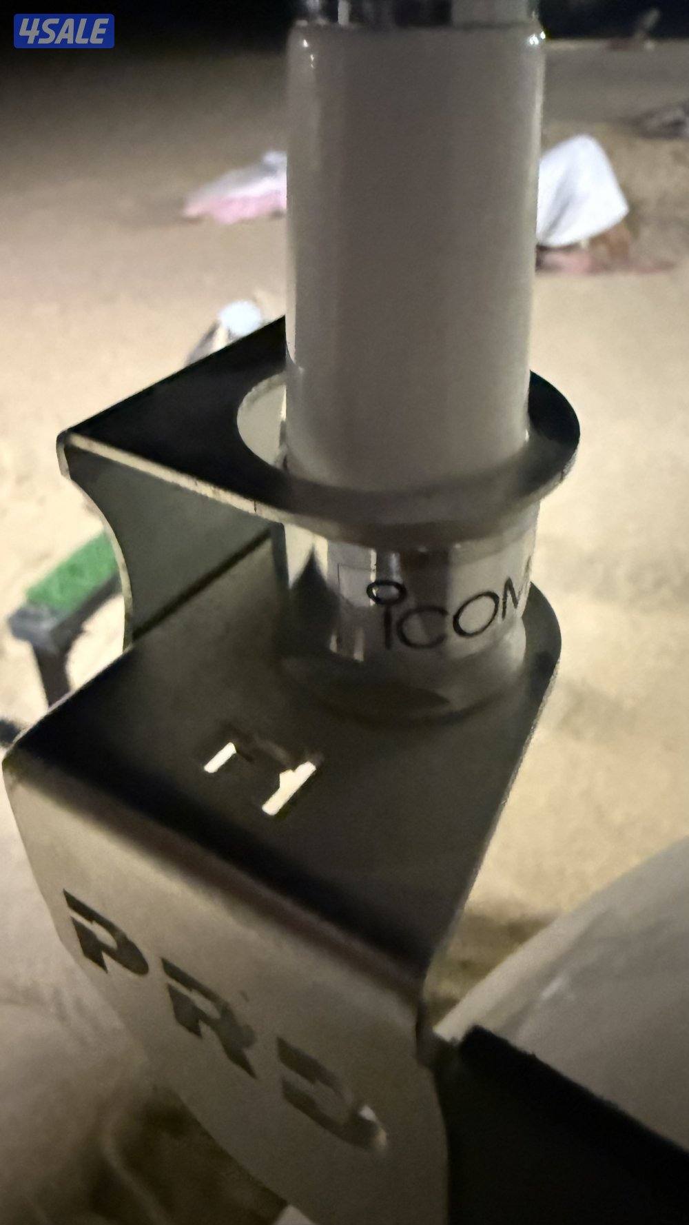 للبيع كشافات جديد بالكرتون وقاعده اريل تم توفير وقواعد كشاف3