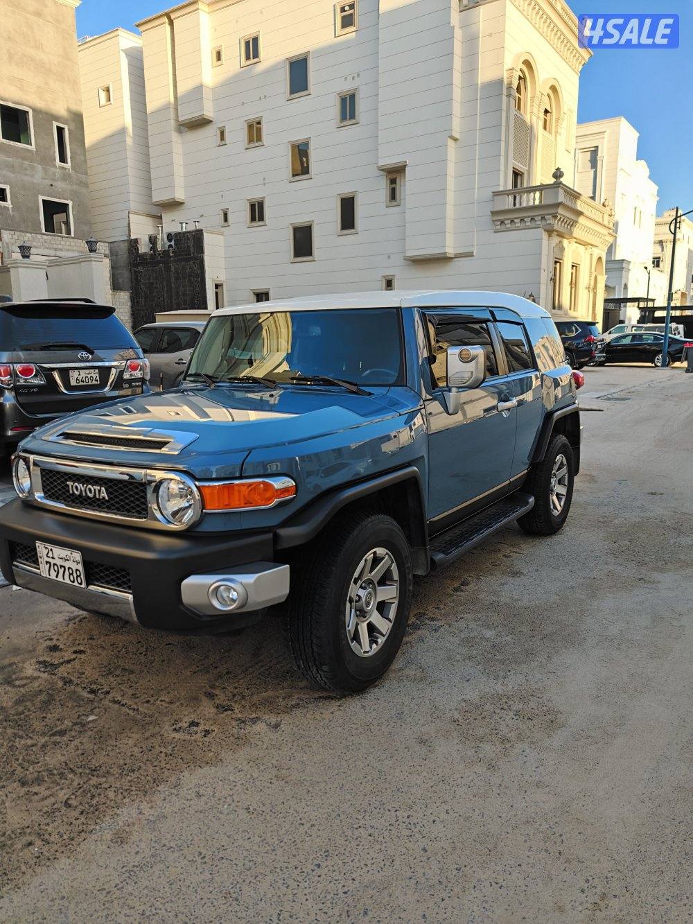 للبيع fj crusier ماشي ٣٣ الف سيرفس منتظم بالوكالة عليه تأمين شامل وحما1