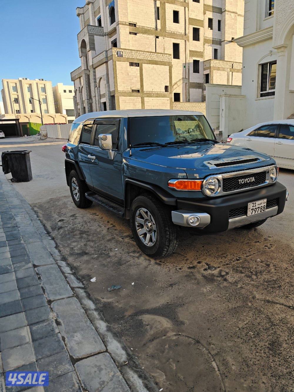 للبيع fj crusier ماشي ٣٣ الف سيرفس منتظم بالوكالة عليه تأمين شامل وحما3