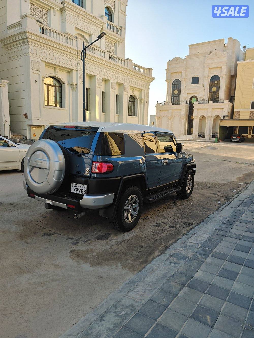 للبيع fj crusier ماشي ٣٣ الف سيرفس منتظم بالوكالة عليه تأمين شامل وحما4