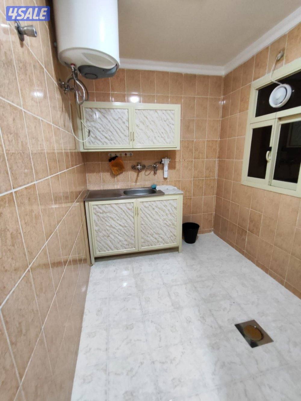 شقق لايجار خلو بسيط حولي نفس الصور غرفه صاله حمام مطبخ ويوجد فاضي بارك13