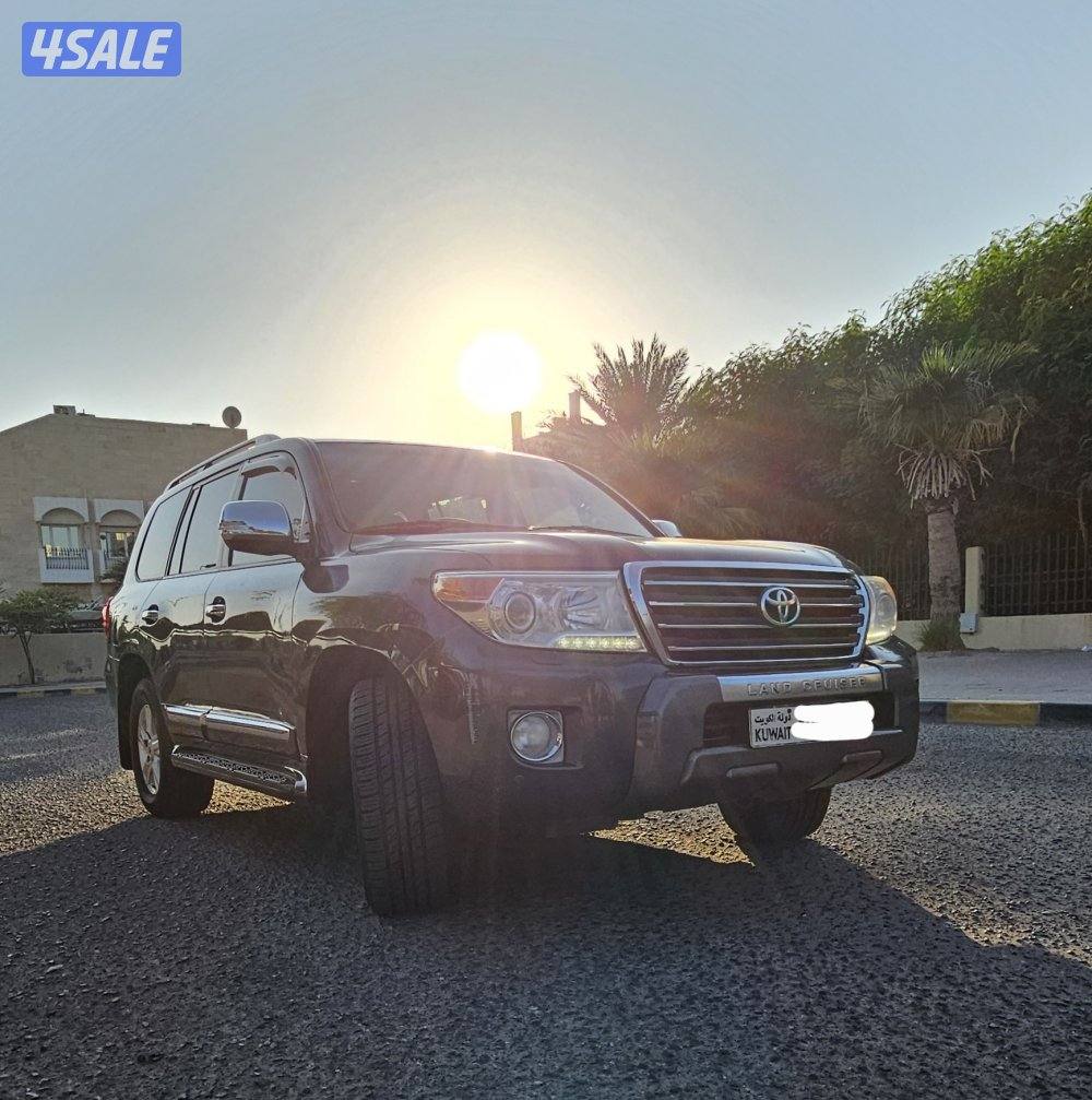 تويوتا لاند كروزر ثمانية سلندر GXR0