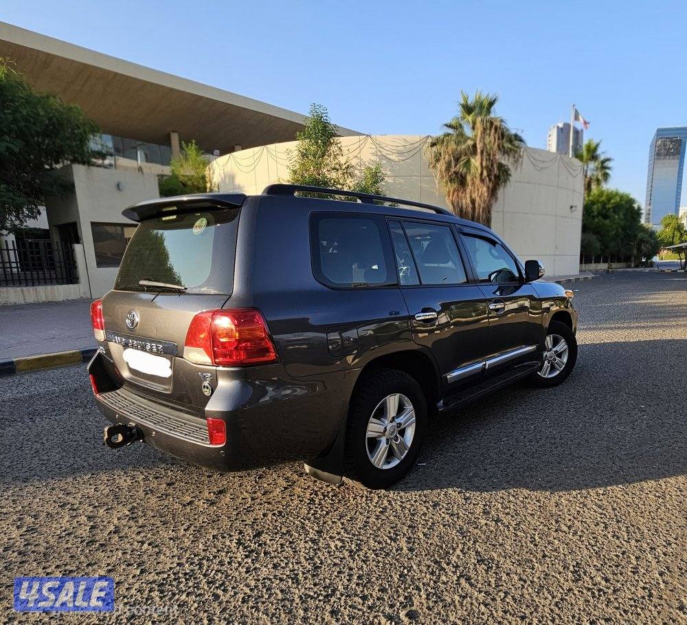 تويوتا لاند كروزر ثمانية سلندر GXR1