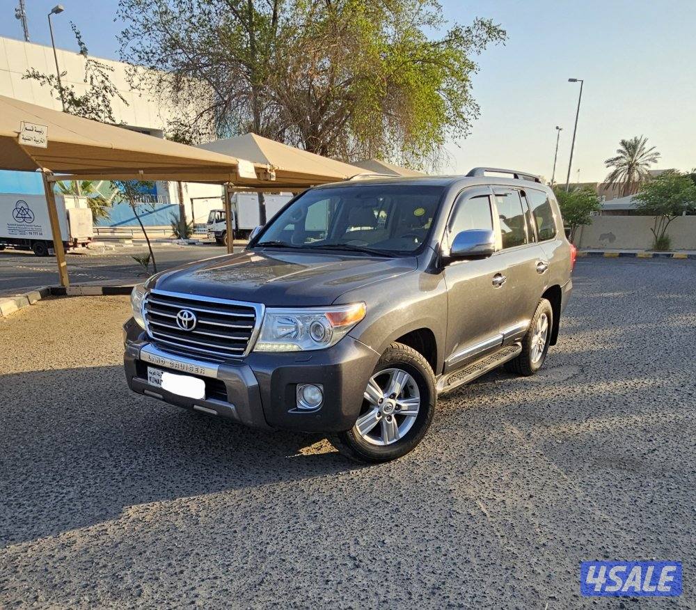 تويوتا لاند كروزر ثمانية سلندر GXR3