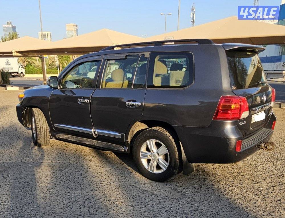 تويوتا لاند كروزر ثمانية سلندر GXR2