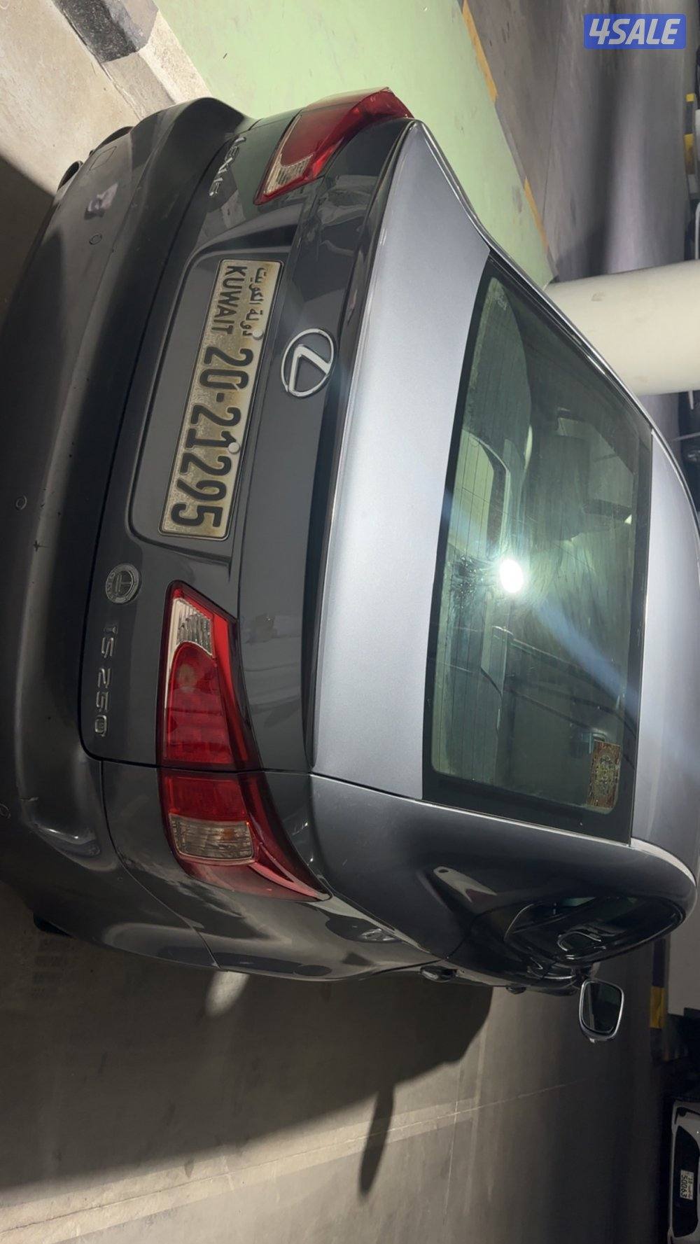 للبيع لكزس is250 موديل ٢٠١٢2