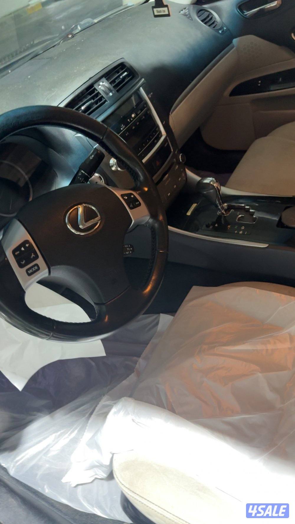 للبيع لكزس is250 موديل ٢٠١٢4