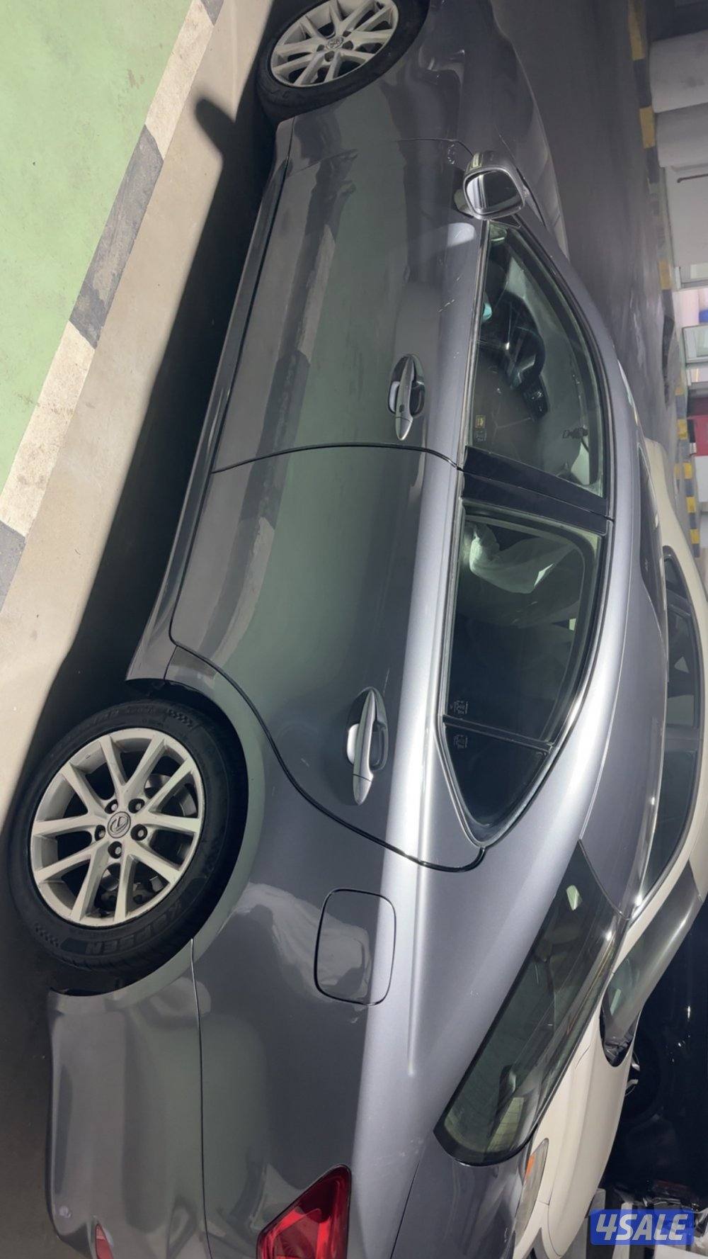 للبيع لكزس is250 موديل ٢٠١٢5