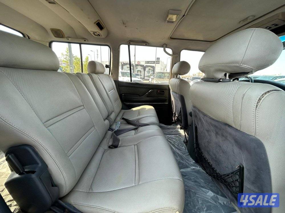 تويوتا لاند كروزر VX.R4