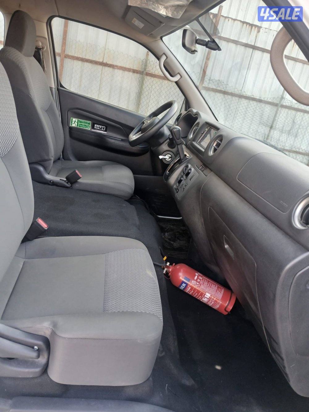 للبيع باص نيسان اورفان ١٢ راكب موديل ٢٠٢٣5