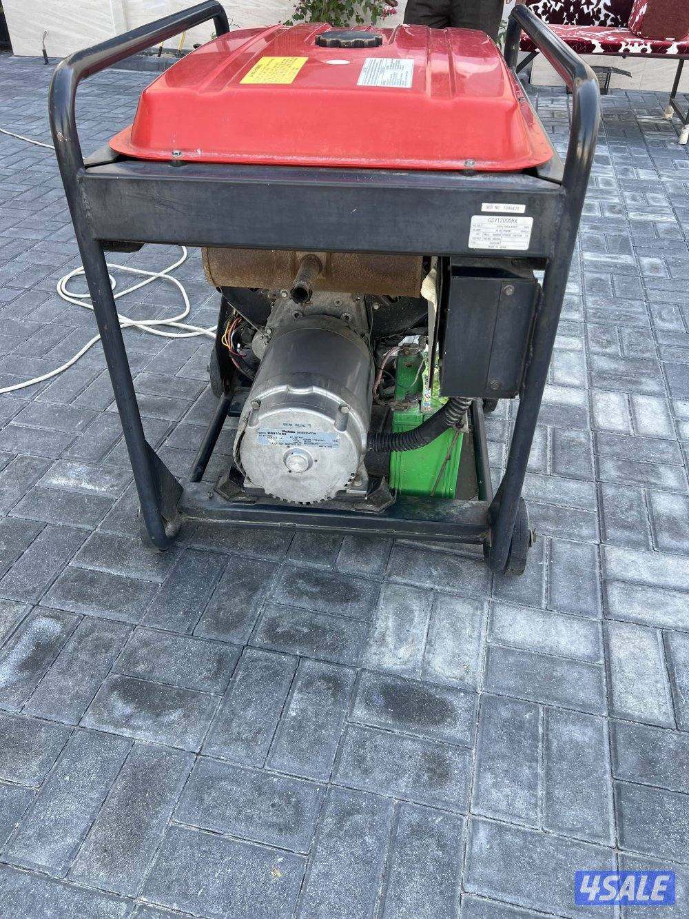 للبيع مولّد كهربا 12000 روبن4