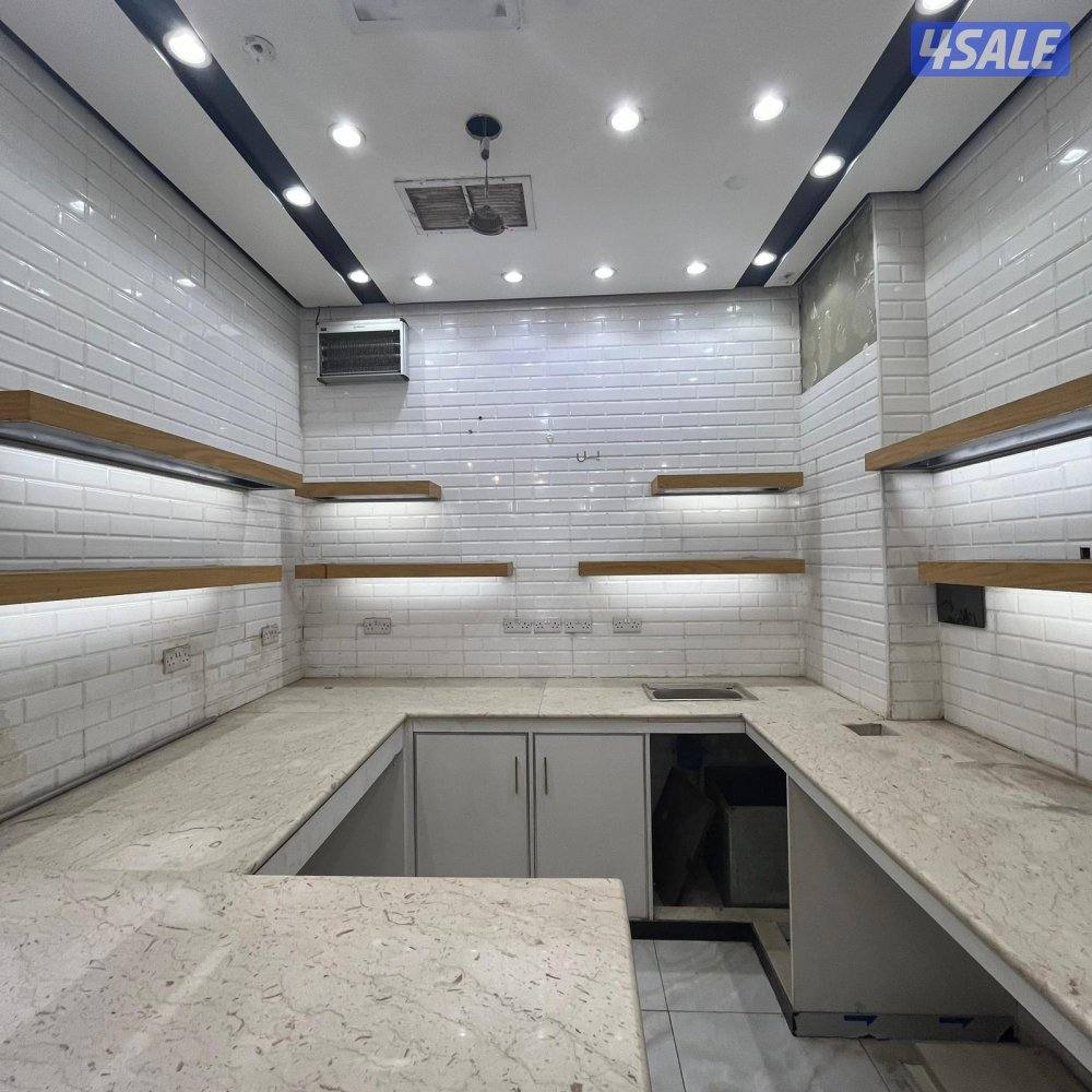 محل تجاري مع فترة سماح للإيجار في الفروانية .2