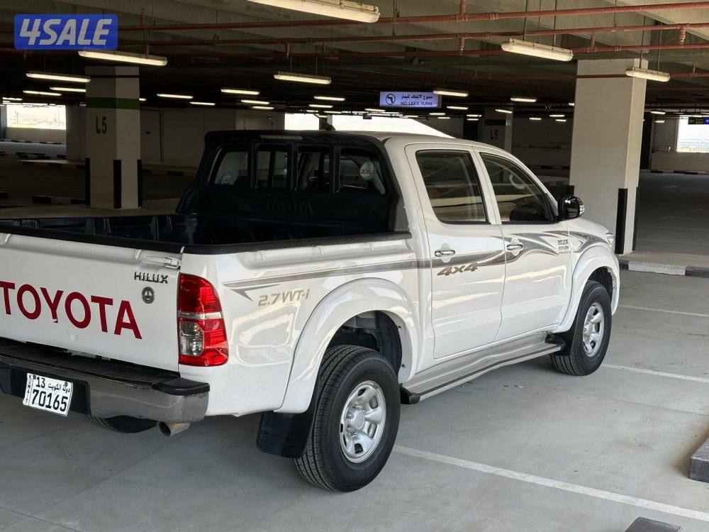 للبيع وانيت هايلكس دبل قير ٢٠١٥0