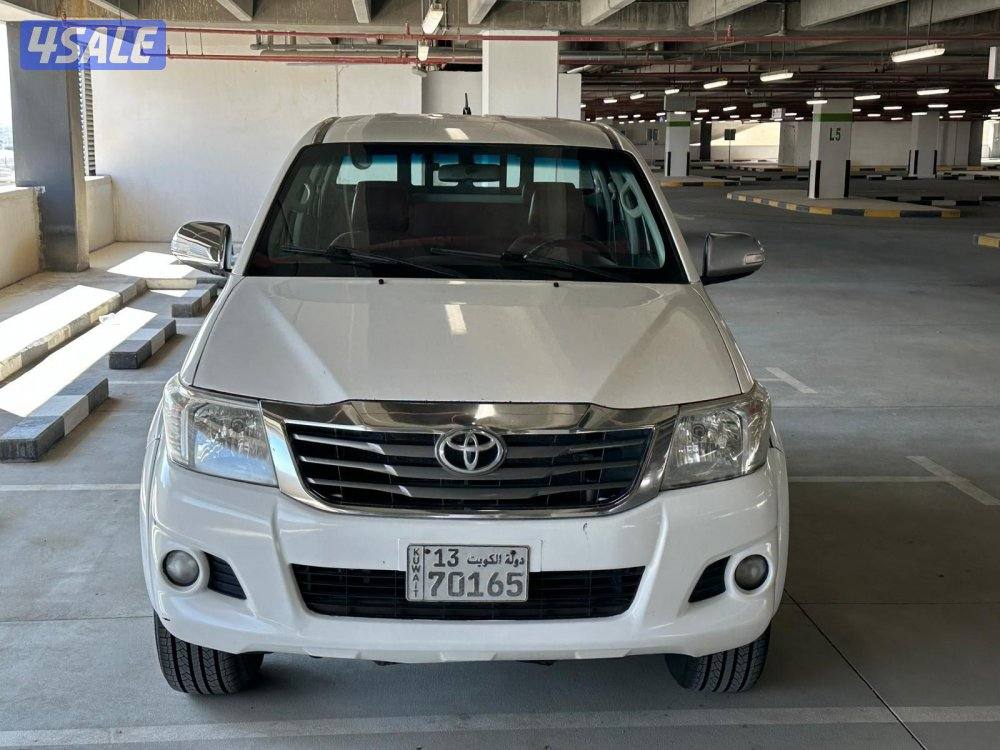 للبيع وانيت هايلكس دبل قير ٢٠١٥2