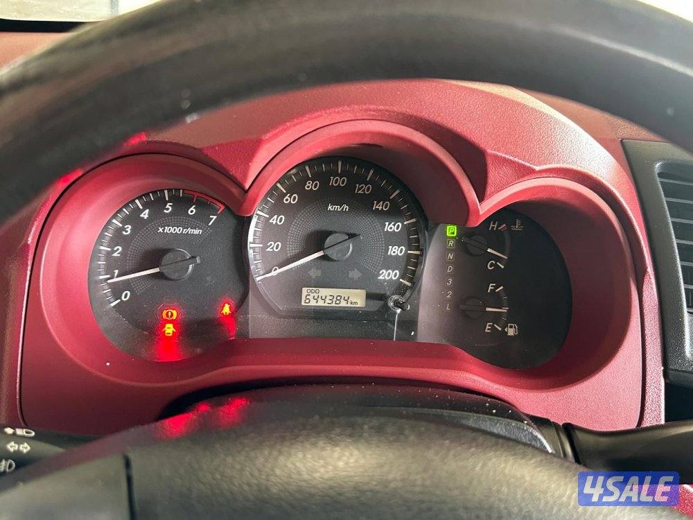 للبيع وانيت هايلكس دبل قير ٢٠١٥8