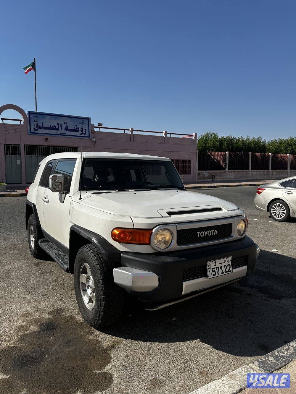 للبيع تيوتا اف جي 2010  4x40