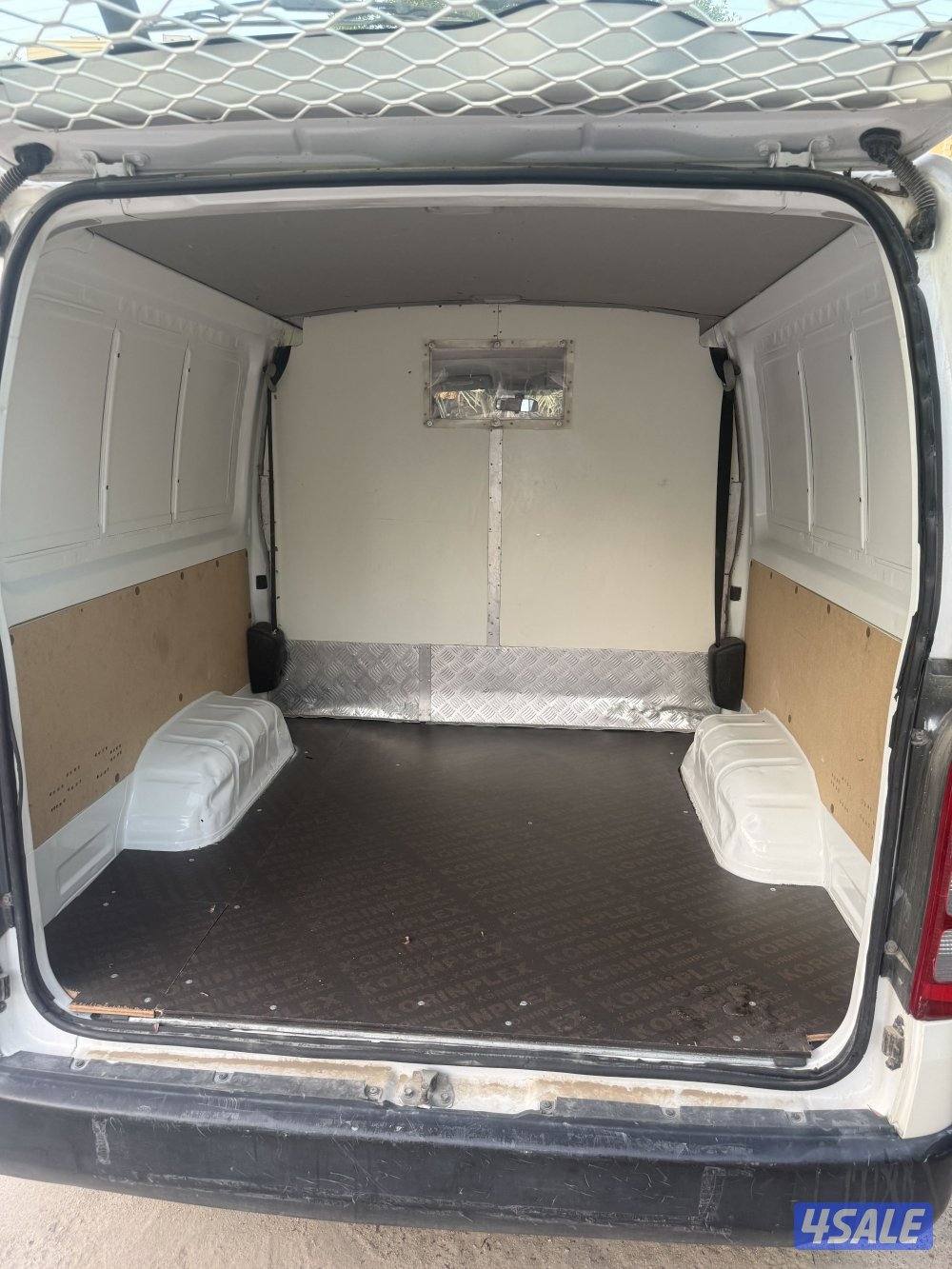 للبيع تويوتا هاي ايس نص مقفل4