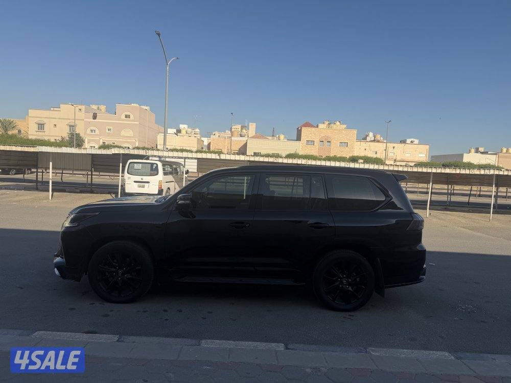 للبيع جيب لكزز LX 570 بلاك اديشن3