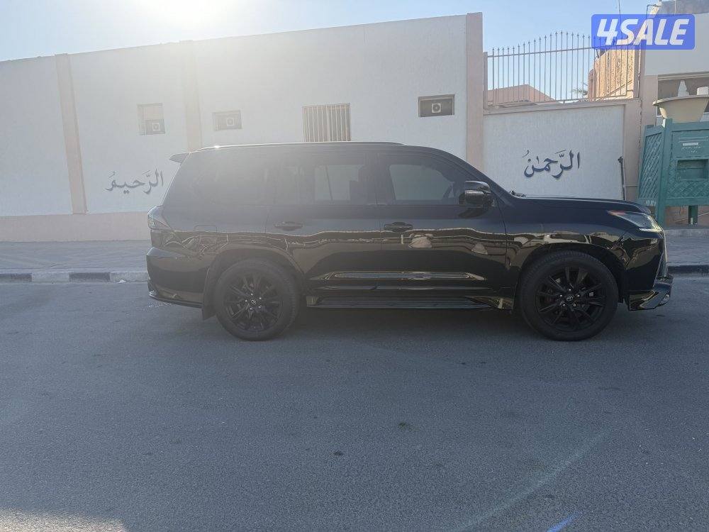 للبيع جيب لكزز LX 570 بلاك اديشن4