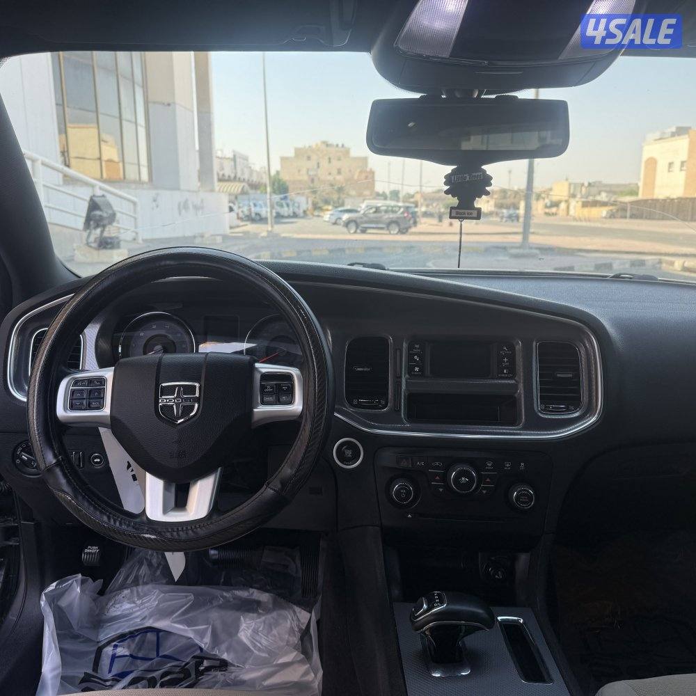 تشارجر 2014 المالك الثاني صبغ وكالة ماعدا ٣ قطع ٦ سلندر4