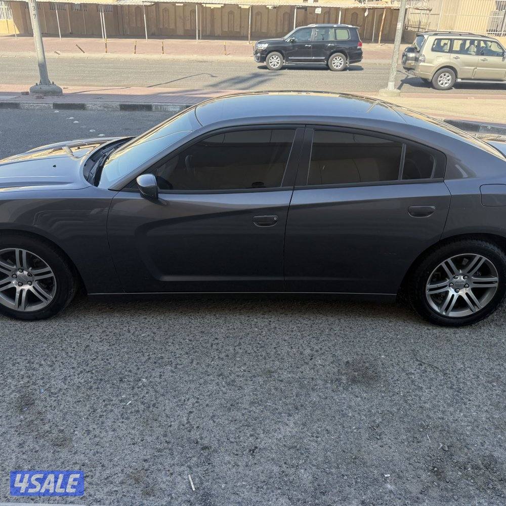 تشارجر 2014 المالك الثاني صبغ وكالة ماعدا ٣ قطع ٦ سلندر5