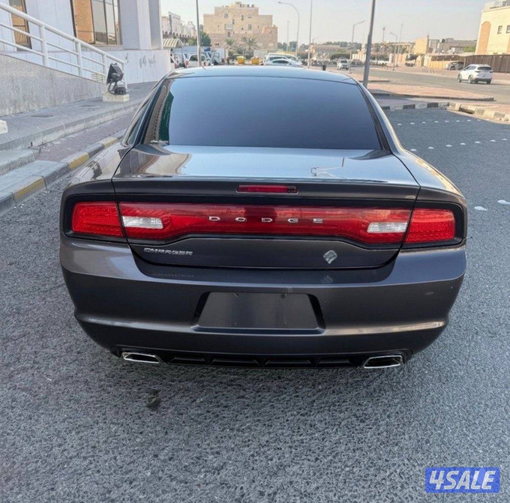 تشارجر 2014 المالك الثاني صبغ وكالة ماعدا ٣ قطع ٦ سلندر6